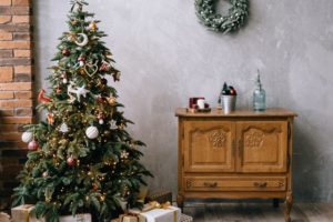 Holiday Chi & the Christmas Tree: 9 Feng Shui Tips for Abundance