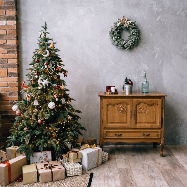 9 ways to feng shui your christmas tree