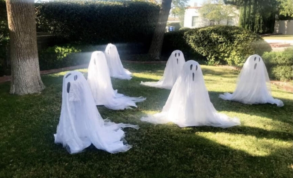 4. Ghosts: Halloween is one time when ghosts are considered positive feng shui