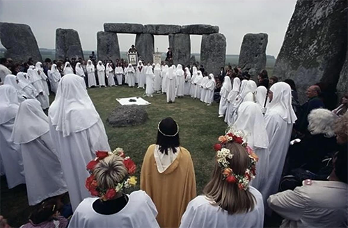 three ceremonies of the summer solstice inside the sacred circle of Stonehenge